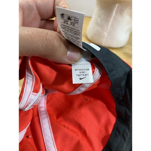 Nike Golf Adjustable hook & loop Red Women Hat OSFA 742715-671 - Picture 7 of 8